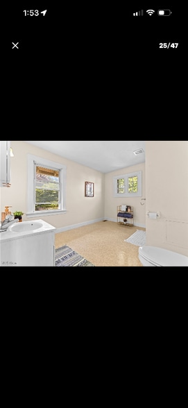 Building Photo - 1005 S Freedom Ave