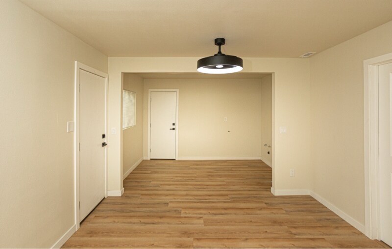 Building Photo - 7877 Dundee Ave