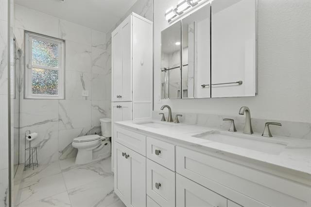 Building Photo - 2413 Oak Brook Dr
