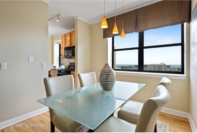 Dinning area with east exposure - 1529 S State St