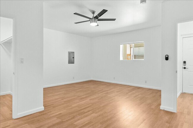 Building Photo - 107 S Aviation Blvd