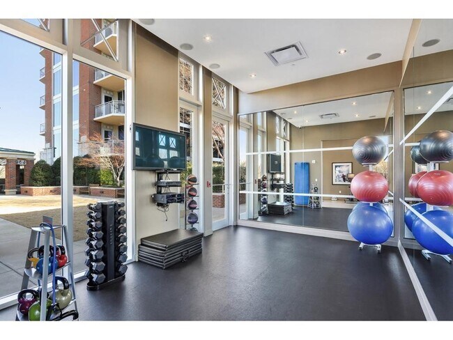 Building Photo - 1820 Peachtree Rd NW