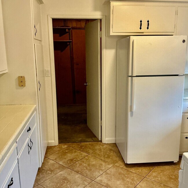 Building Photo - Washington (1004-1008)