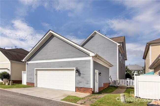 Building Photo - 15722 Taviston St