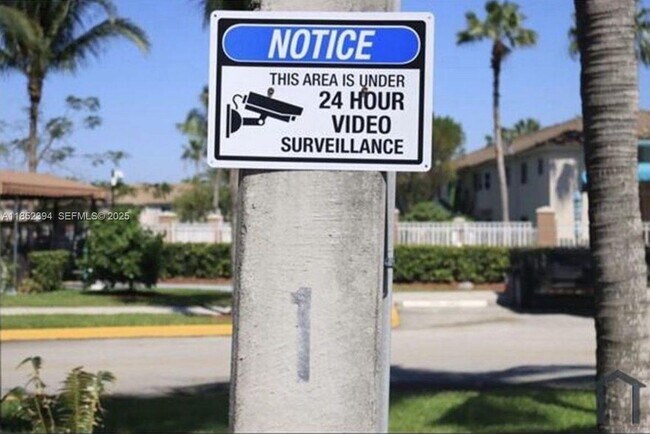 Building Photo - 2701 SE 12th Rd