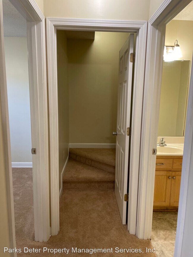 Building Photo - 3 br, 2 bath House - 889 Valiant Drive