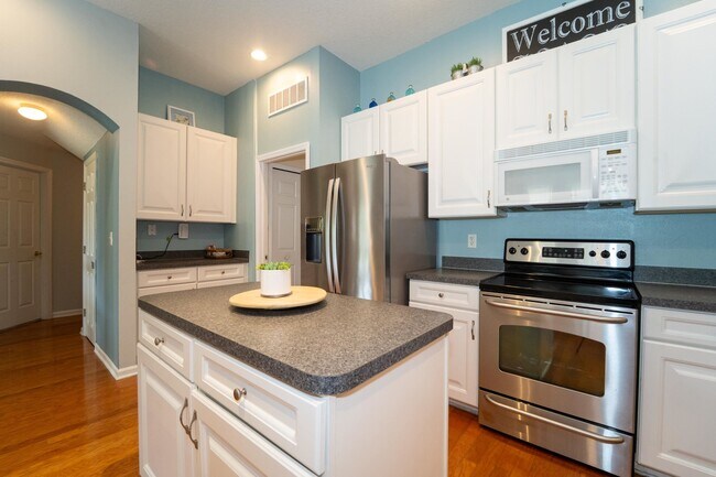 Building Photo - 109 Bilbao Dr