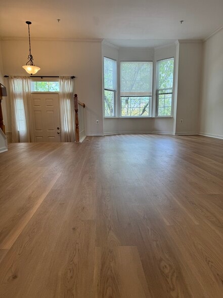 Living Room - 410 Redland Blvd