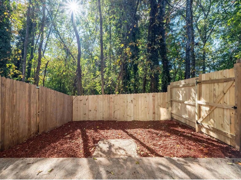 Building Photo - 1586 Garden Ct