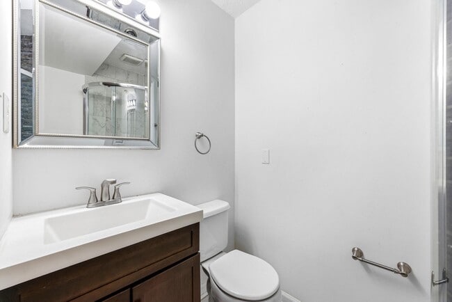 Building Photo - 210 Eisenhower Ct