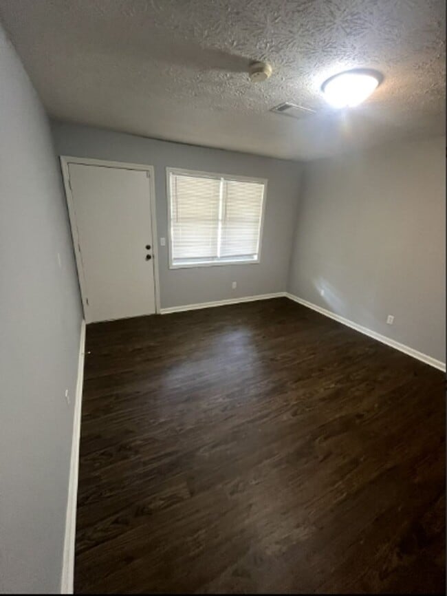 Building Photo - 3 Bed 1 Bath House