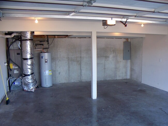 Building Photo - GET TWO WEEKS RENT FREE!