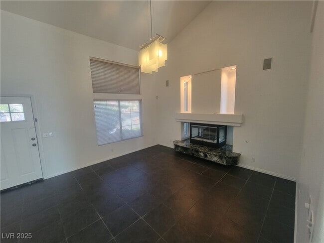 Building Photo - 2094 Silver Breeze Ave