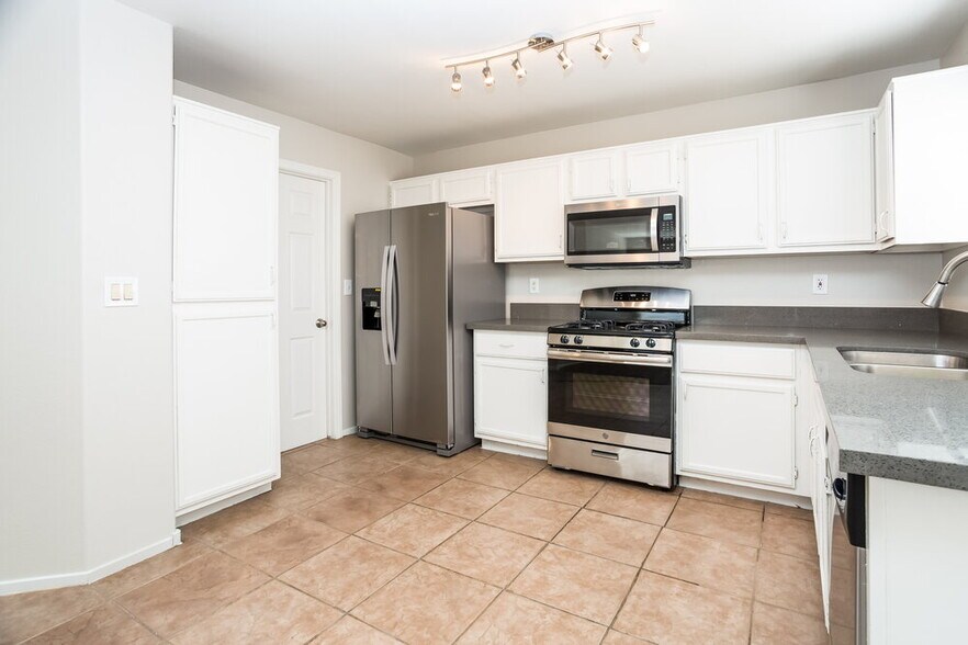 Building Photo - 2331 Catskill Ct