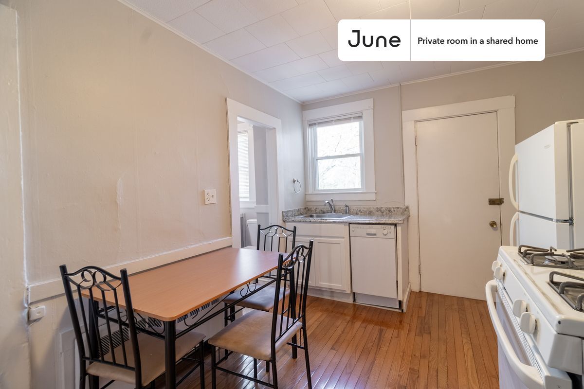 Building Photo - Private bedroom in 4 bed/1 bath Home
