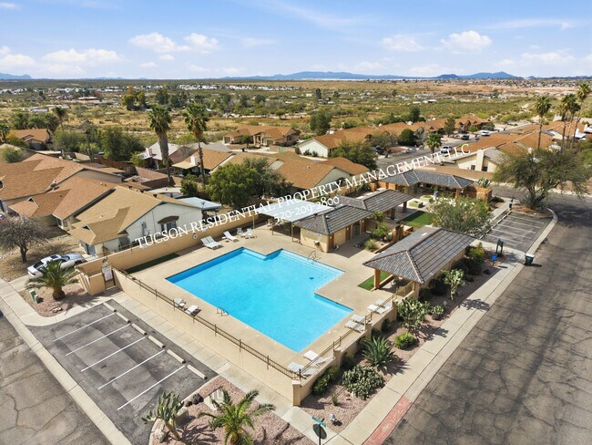 Building Photo - 9960 E Banister Dr