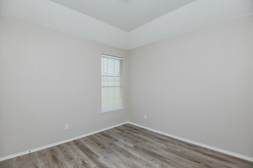 Building Photo - 6920 Field Lark Dr