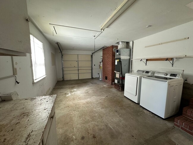 Building Photo - 1408 Dermott Ave