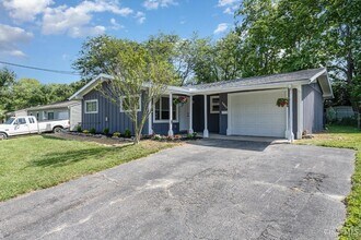 Building Photo - 1050 Olympia Dr