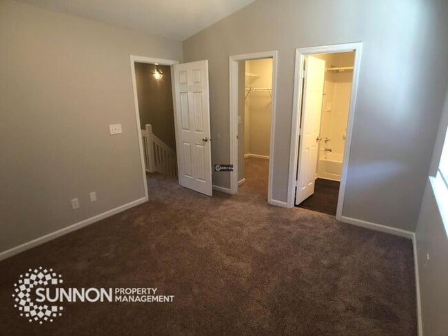 Building Photo - Remodeled 3 BR 2.5 BA in Raintree
