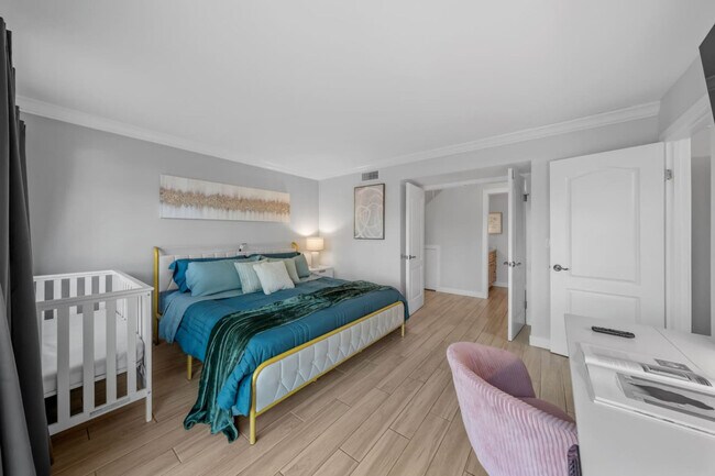 Building Photo - 9737 Benavente Pl