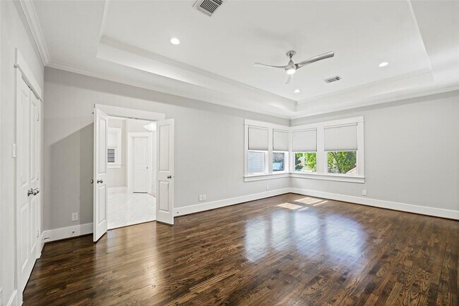 Building Photo - 542 W 26th St