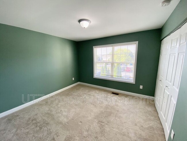 Building Photo - 538 Wellington Ct