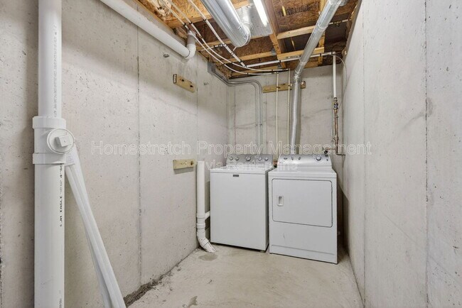 Building Photo - 425 Spring Trce