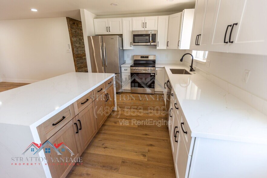 Building Photo - 4826 E Avalon Dr