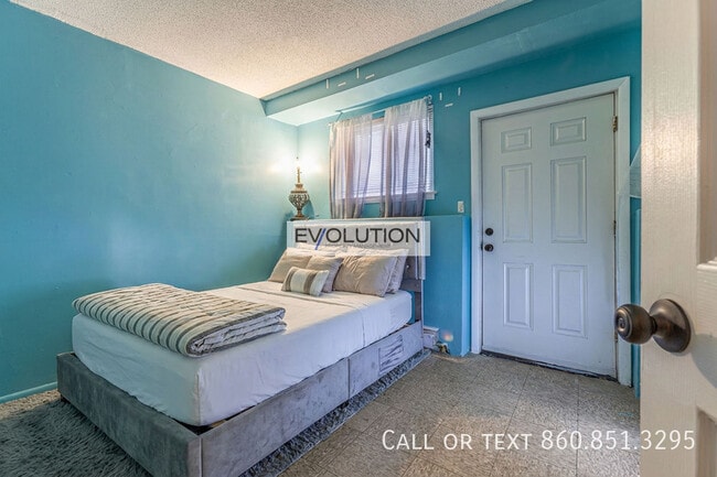 Building Photo - 71 Williams St