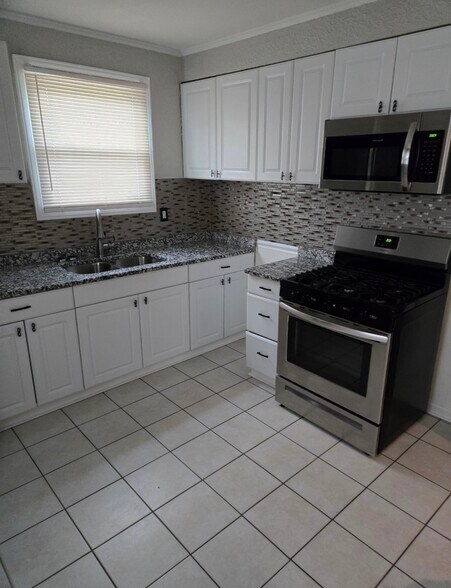 Kitchen - 42 Sauk Trl