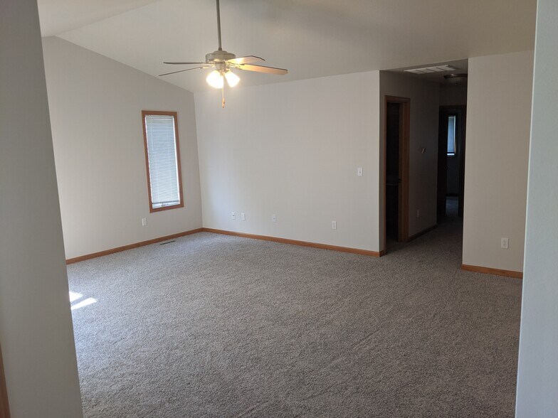 Building Photo - 1180 Cornell Dr