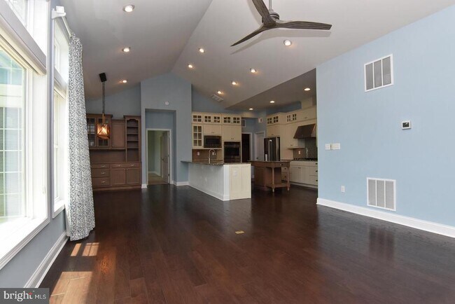 Building Photo - 16058 Rockport Dr