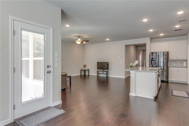 Building Photo - 2920 Coral Valley Dr