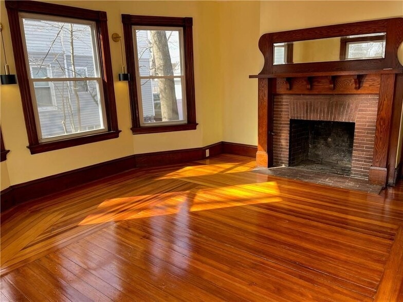 Building Photo - 121 Rutherglen Ave