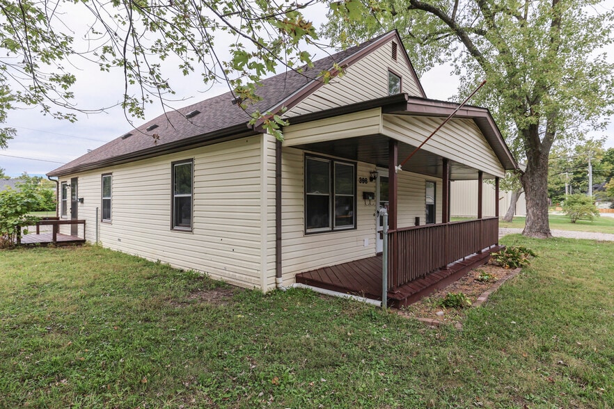 Building Photo - 398 2nd St