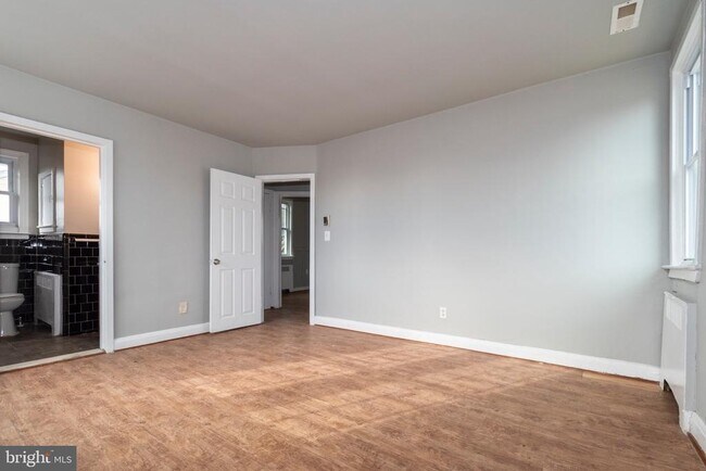 Building Photo - 6116 Moyer Ave