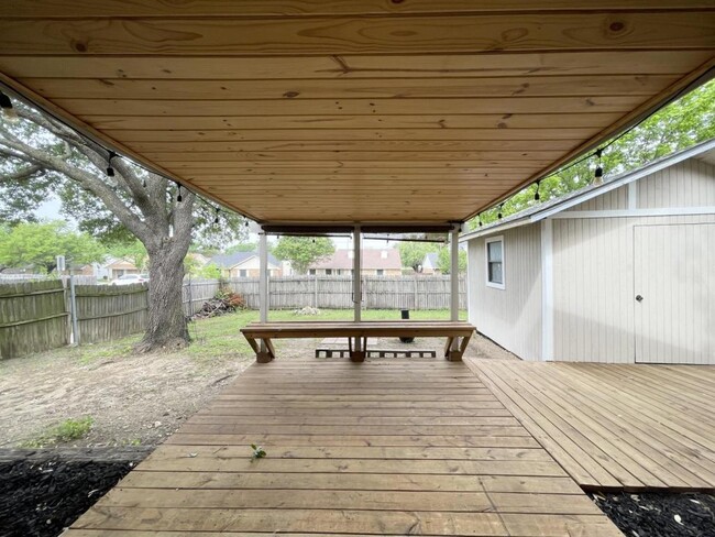 Building Photo - 403 Justice Dr