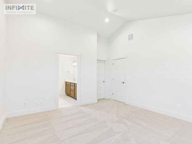 Building Photo - 3 Bedroom - Modern Comfort in a Peaceful Setting