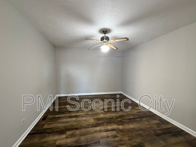 Building Photo - 8810 Great Family Trl