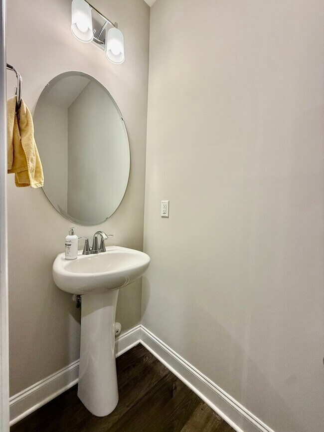 Building Photo - 254 Deardom Wy