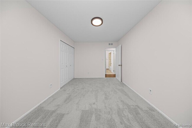 Building Photo - 6695 Lahser Rd