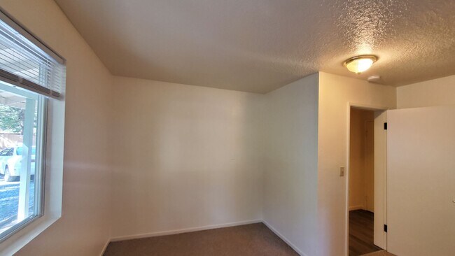 Building Photo - 2 Bedroom 1 Bath Duplex In Sierra Village With Trash & Water Included!!!