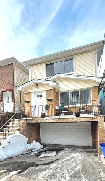 Building Photo - 7011 Grand Ave