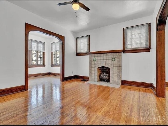 Building Photo - 4363 Ridgeview Ave