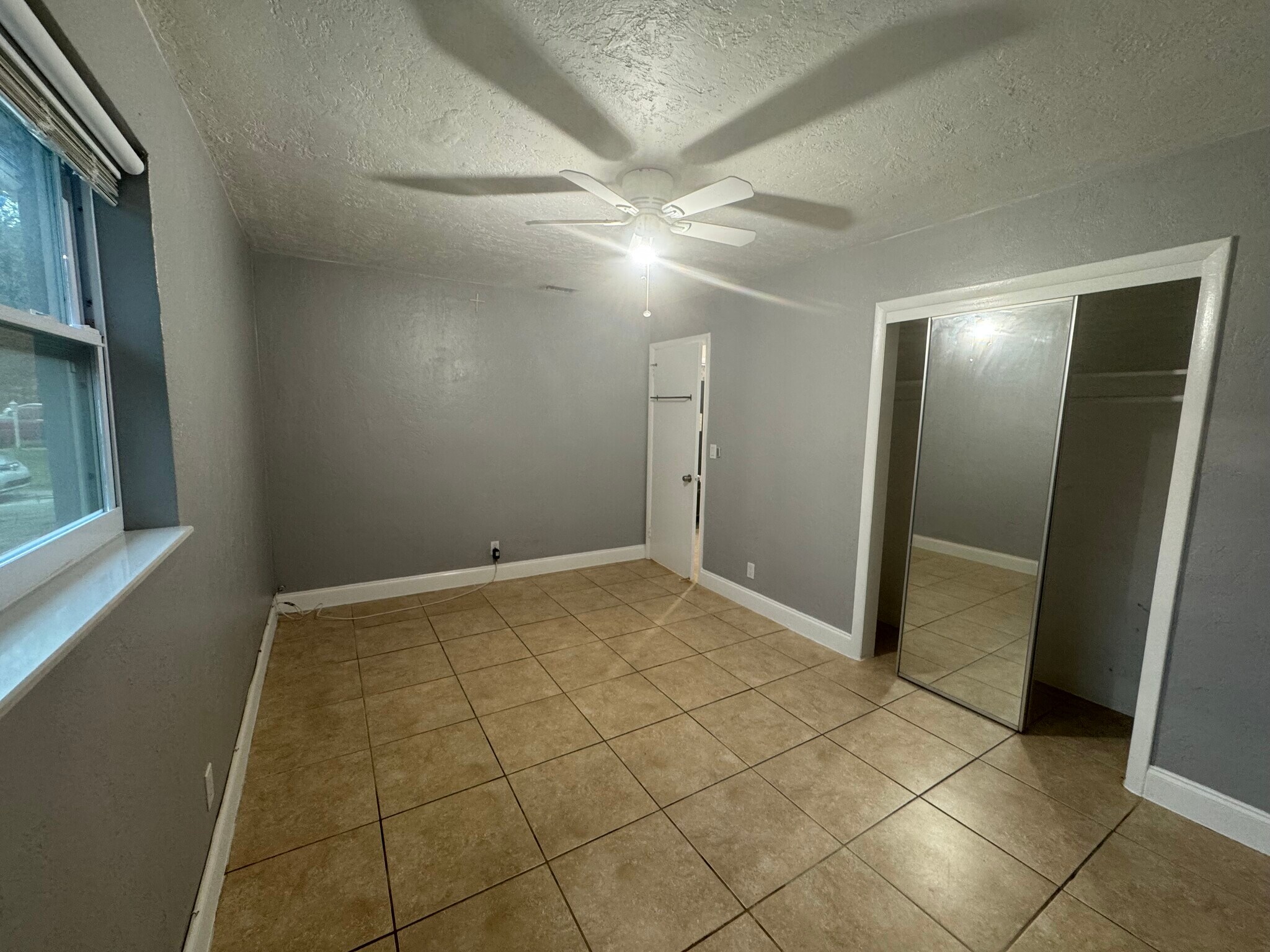 Building Photo - 401 SW 10th Ter