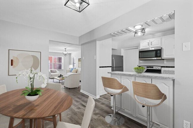 Building Photo - 5836 Sunshine Dr