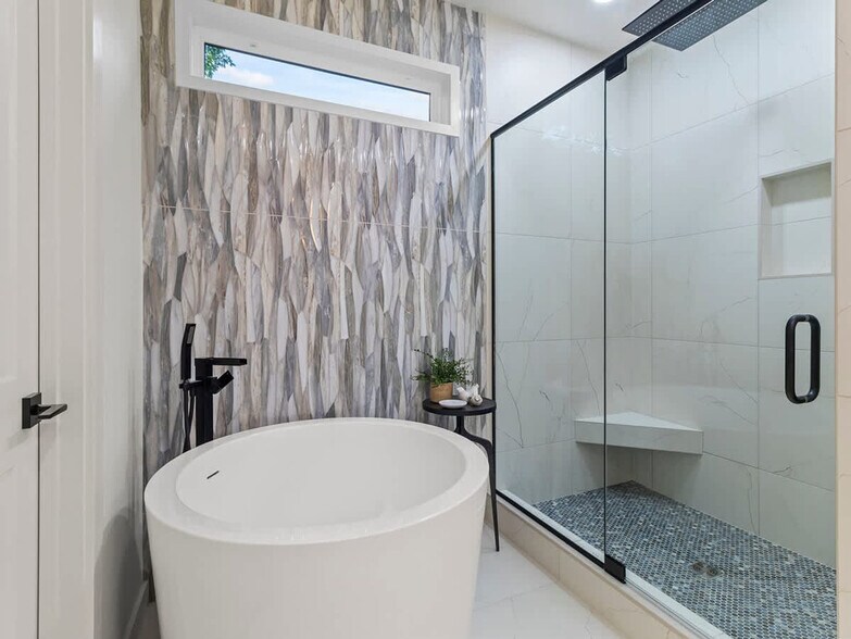 Building Photo - 2104 Almand Dr