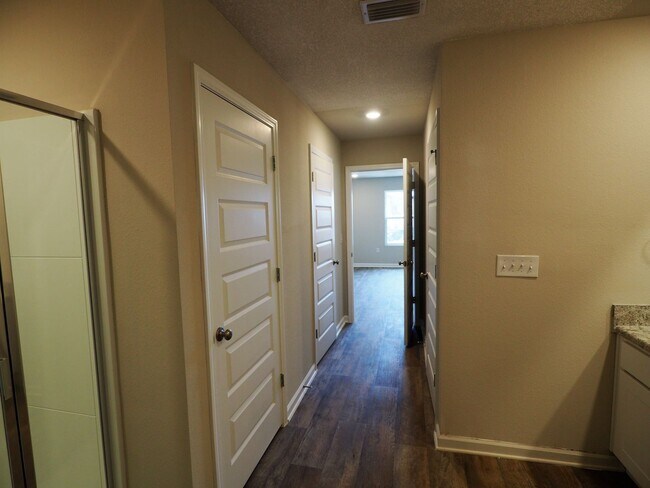 Building Photo - 7421 Brompton Dr