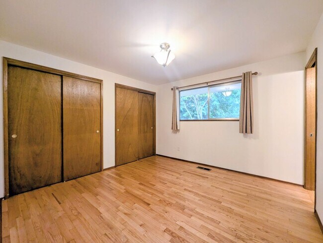 Building Photo - 3Bd/1.75Ba Lake Forest Park House